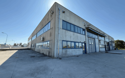 Porzione di capannone con uffici e ampia area scoperta a Jesolo