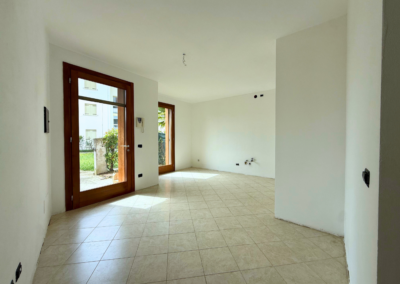 Miniappartamento al piano terra con taverna e scoperto privato a Preganziol